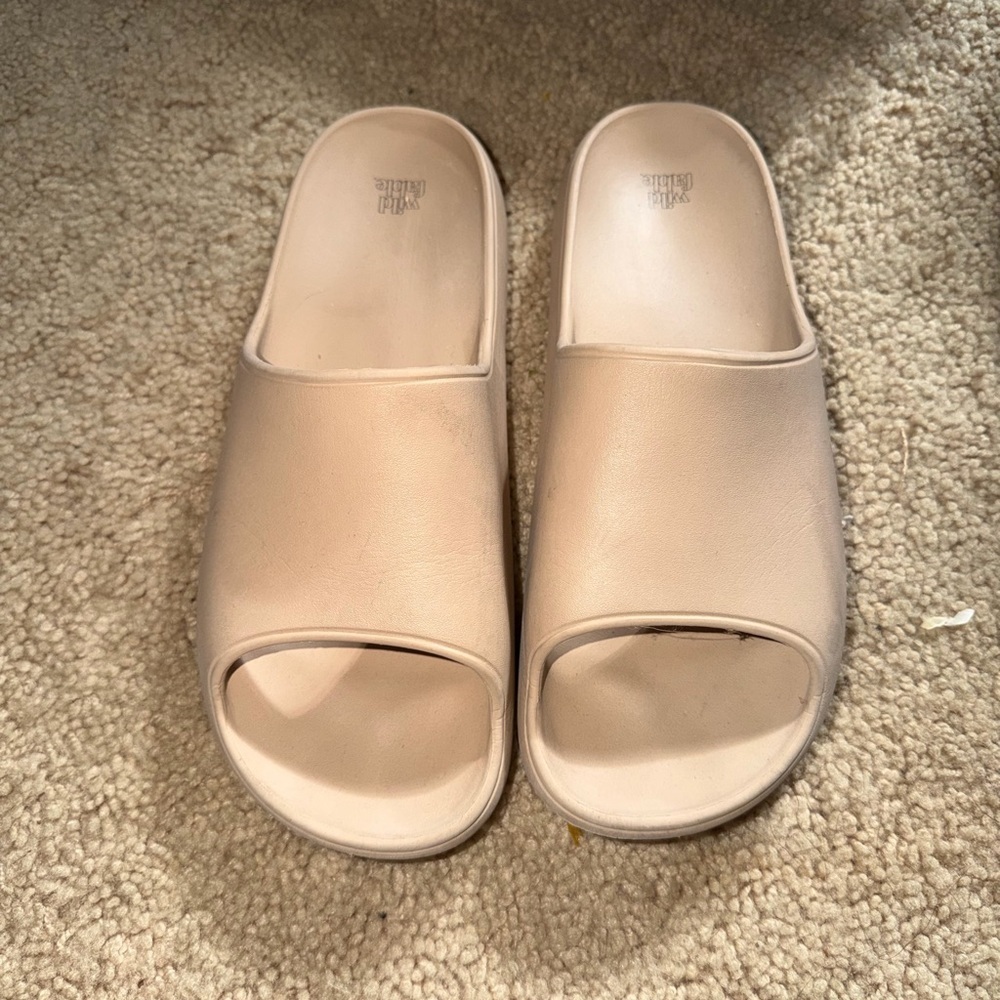 Wild Fable Cream Slide Slippers women’s sz 8